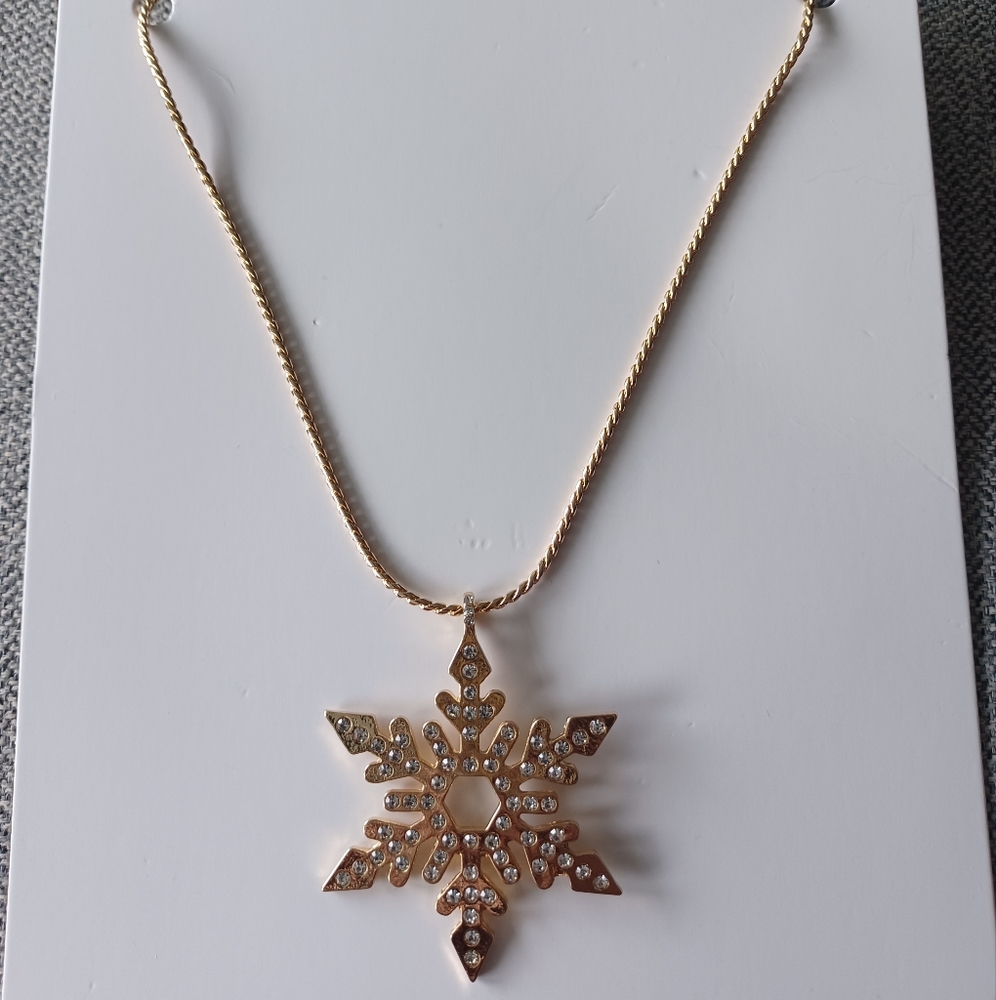 NWT Torrid Snowflake Necklace Gold